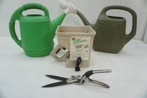 lot 330 image: Ez Hand spreader, water can , grass shear