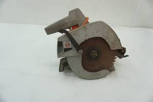 lot 332 image: Black& Decker 7 14 circular saw