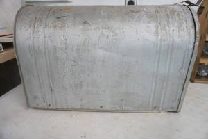 lot 339 image: Metal Mailbox,11 x15x24