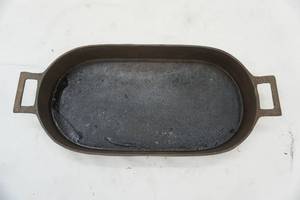 lot 359 image: Cast Iron Sportsman shallow fish fryer,17 x 9 x2