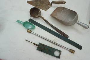 lot 365 image: Vintage Cement Hand Trowel and Other Items