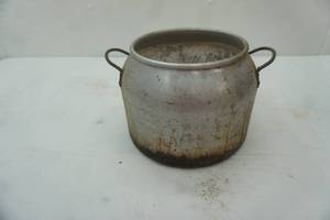 lot 367 image: Vintage Aluminum Milk Can 8x8