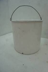 lot 370 image: Vintage Tall Enamel Pail 10.5x10.5
