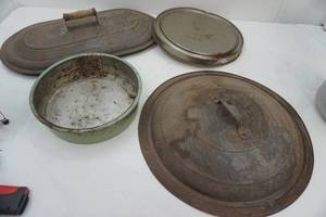 lot 373 image: Vintage Galvanized Wash Tub Lid, Bread Pan Lid and More