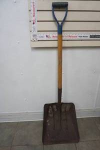 lot 375 image: Square Shovel