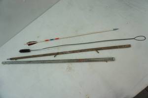 lot 398 image: Vintage Arrow, Pole, Rod, Cleaning Brush