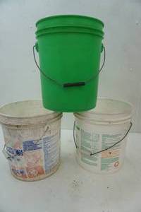 lot 401 image: (3) 5 gallon pails