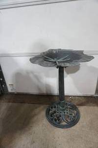 lot 416 image: Heavy Metal Bird Bath. Lily Pad with Dragonfly. 24 tall
