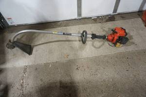 lot 417 image: Gas Powered Weed Trimmer
