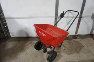 lot 421 image: Earthway. Ev-N-Spread. Seeder