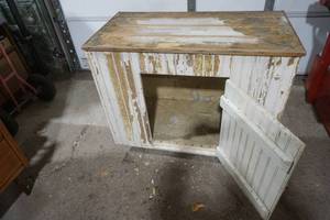 lot 427 image: Vintage Wooden Cabinet with One Door.