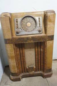 lot 439 image: Vintage Crosley Super 11 Radio. 1938 (working condition unknown)