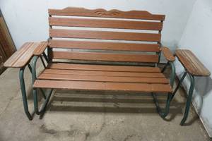 lot 440 image: Outdoor Rocking Bench.