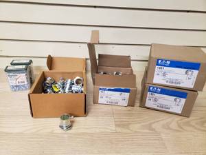 lot 24 image: Set screw type connectors