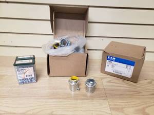 lot 25 image: Set screw type connectors