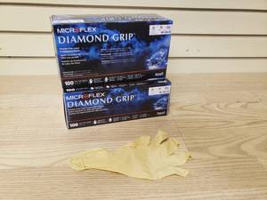 lot 37 image: Diamond grip powder free latex gloves