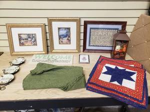 lot 46 image: Various pictures place mats wall decor