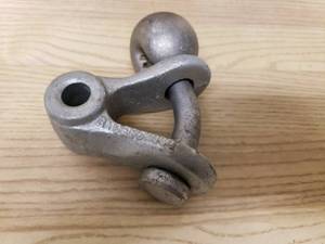 lot 62 image: Box of Clevis Y Eye Ductile 90 Degree