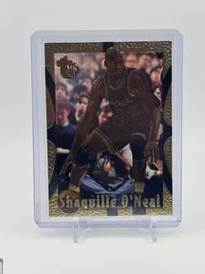 lot 174 image: 1994-95 Topps Embossed - Shaquille ONeal #69 Golden Idol