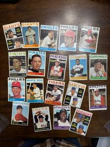 lot 264 image: 1964 Topps Baseball Card Lot, 19 Cards, Lower Grade