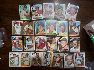 lot 267 image: 1966 Topps Baseball Card Lot, 24 Cards, Lower Grade
