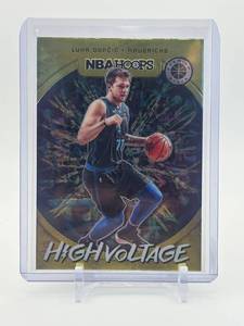 lot 386 image: 2019-20 Panini NBA Hoops Premium Stock - High Voltage Luka Doni #9