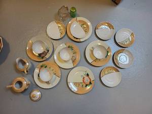 lot 214 image: Japanese Hand-Painted Porcelain Tea Set with Floral Pattern