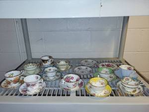 lot 216 image: Collection of 8 Vintage Bone China Teacup and Saucer Sets with Floral Patterns - England