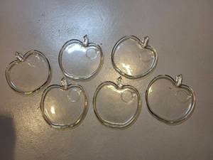 lot 226 image: Set of 6 Clear Apple-Shaped Glass Plates