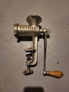 lot 240 image: Universal No. 323 Meat Chopper Cast Iron Hand Crank Grinder