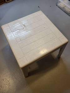 lot 256 image: White Plastic Patio Side Table, 16x20 Inches
