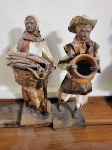 lot 264 image: Pair of Vintage Artisan Figures with Basket and Pot