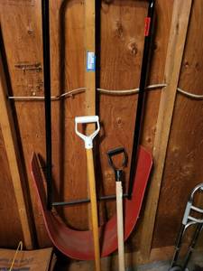 lot 271 image: Collection of 3 Snow Shovels and Pushers Assorted Styles
