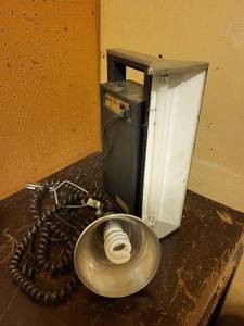 lot 291 image: Safari Lite Model 165J Portable Lamp with Reflector and Cord