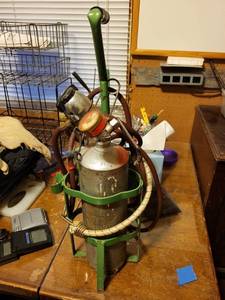 lot 295 image: Portable Oxygen Tank with Regulator and Hoses in Stand