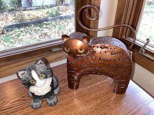 lot 2 image: Black and White Cat Figurine and Metal Cat Candle Holder Decor Set