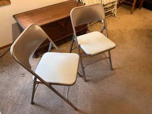 lot 8 image: Pair of Samsonite Folding Metal Chairs with Cushioned Seats