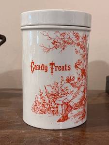 lot 18 image: Vintage English Ceramic Candy Treats Jar with Lid