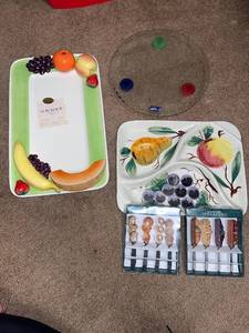 lot 44 image: Fruit-Themed Ceramic Serving Platters with Boston Warehouse Cheese Spreaders and Glass Tray