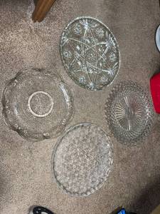 lot 48 image: Set of 4 Vintage Pressed Glass Serving Platters, 11-14 Inch Diameter