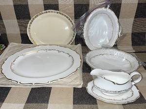 lot 51 image: Royal Doulton Richelieu and Grindley Creampetal Serving Dish Set