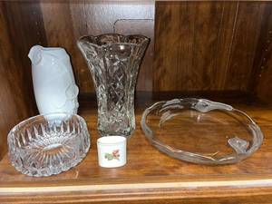 lot 129 image: Collection of Crystal and Porcelain Decorative Tableware