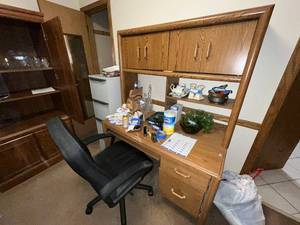 lot 130 image: Wood Office Desk with Hutch and Black Swivel Chair