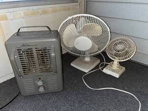 lot 138 image: Lot of 2 Vintage Table Fans and Aloha Breeze Electric Heater