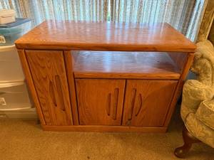 lot 109 image: Oak Wood Cabinet with Storage Shelves and Doors, 36x19x27 Inches