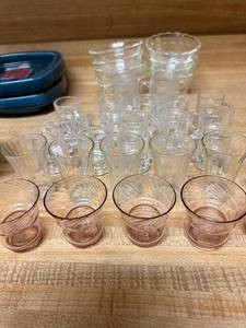 lot 189 image: Vintage Glassware Collection with Mini Mugs, Dessert Dishes, and Bowls