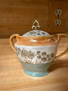 lot 190 image: Vintage Handled Porcelain Sugar Bowl with Lid, Made in Japan
