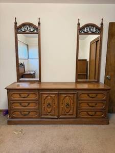 lot 70 image: Vintage United Furniture Dresser with Dual Mirrors and Ornate Detailing