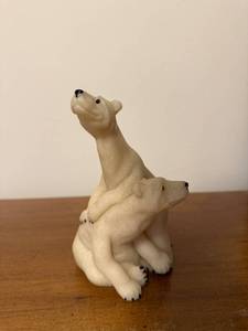 lot 71 image: Quarry Critters Peter & Polly Polar Bear Figurine by Second Nature Design 2000