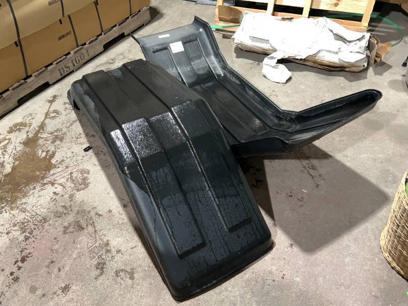 lot 10282 image: Minimizer Fenders 53x18x16 Drop